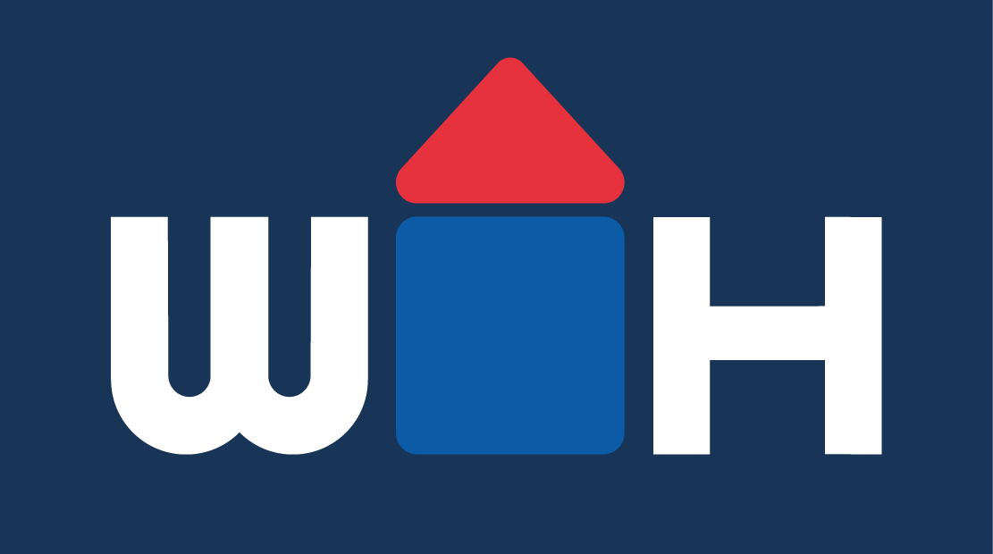 Logo mit den Buchstaben „W“ und „H“ in Weiß auf dunkelblauem Hintergrund; dazwischen ein blaues Quadrat mit rotem Dachsymbol.