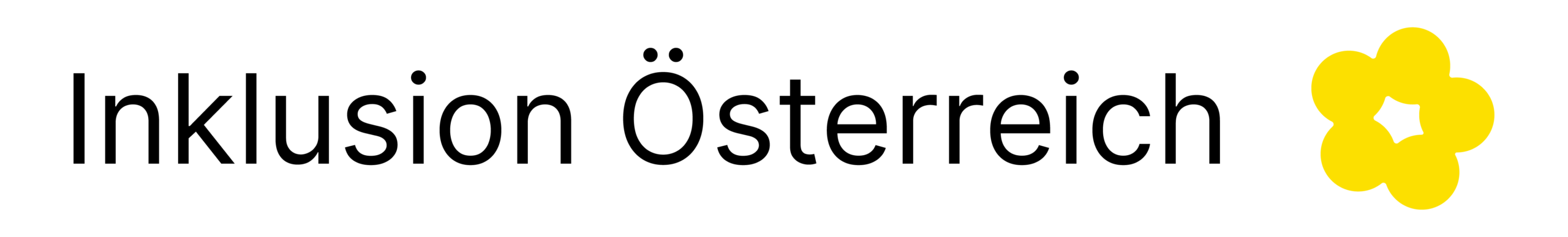 Das Bild zeigt das Logo von **Inklusion Österreich**: * Schwarzer Schriftzug „Inklusion Österreich“ auf hellem Hintergrund * Rechts daneben eine gelbe, blumenartige Form mit einer kleinen Öffnung in der Mitte * Klare, moderne Typografie und reduzierte Gestaltung Das Logo kombiniert Text und Symbol und steht visuell für Themen wie **Teilhabe, Vielfalt und Zusammenhalt**.
